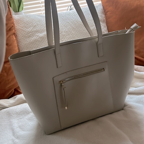 Beige / Tan Bucket Hand Bag or Tote - Picture 3 of 16